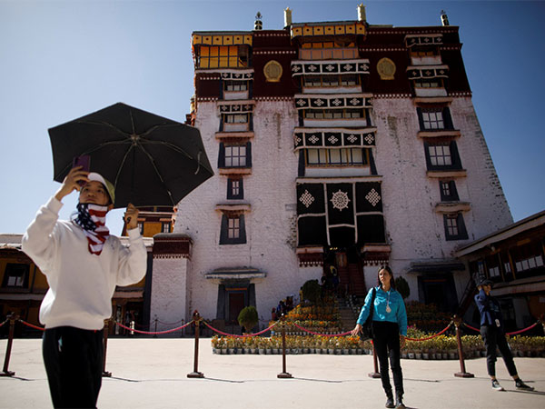 High-level Tibetan delegation visits London